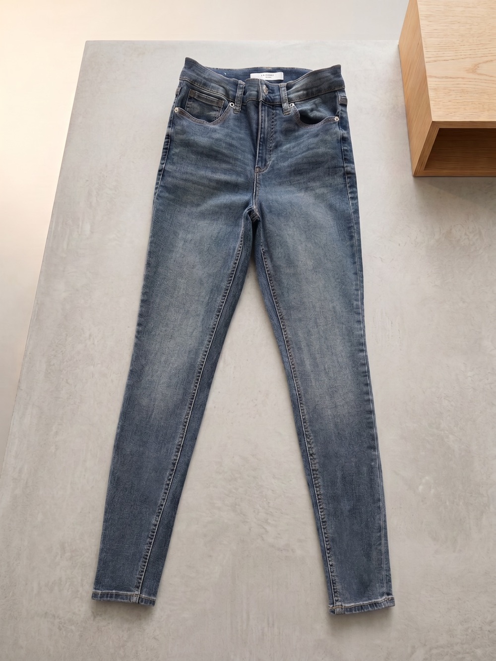 Dynamite "Kate" High-Rise Skinny Jeans Size 26 Medium Wash Stretch